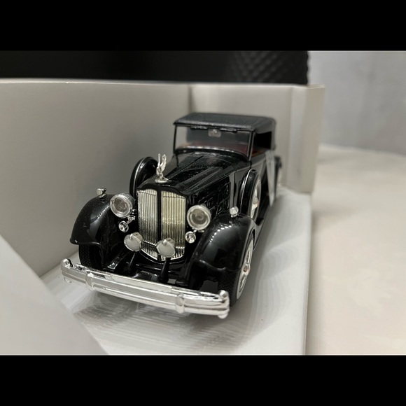 This 1934 Packard from the National Motor Museum. Mint condition collectible. - Picture 4 of 8